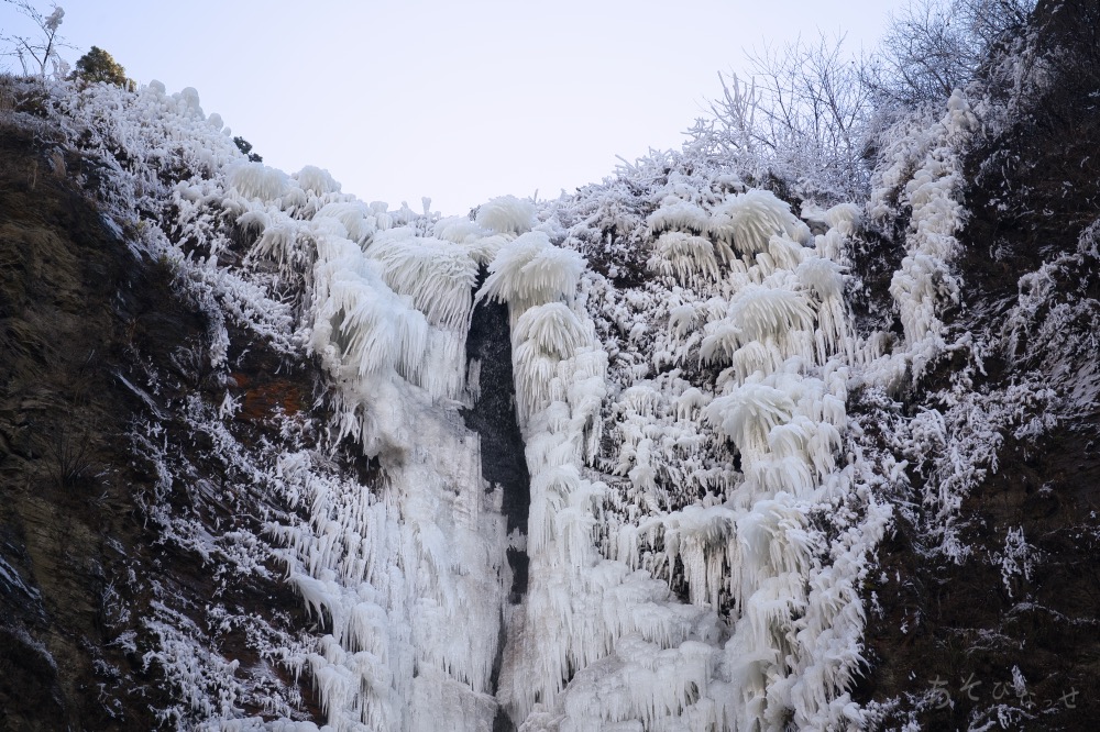 古閑の滝　阿蘇　凍る滝