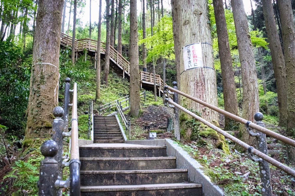 鍋ヶ滝　階段