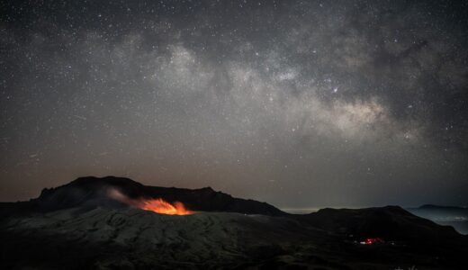 【火映現象】中岳火口から赤い炎？うっすらと阿蘇の夜空に浮かび上がる・・・
